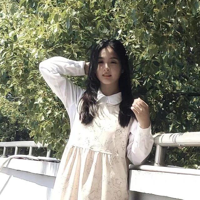 Portrait of Winnie from the WUYESTAGE sales team