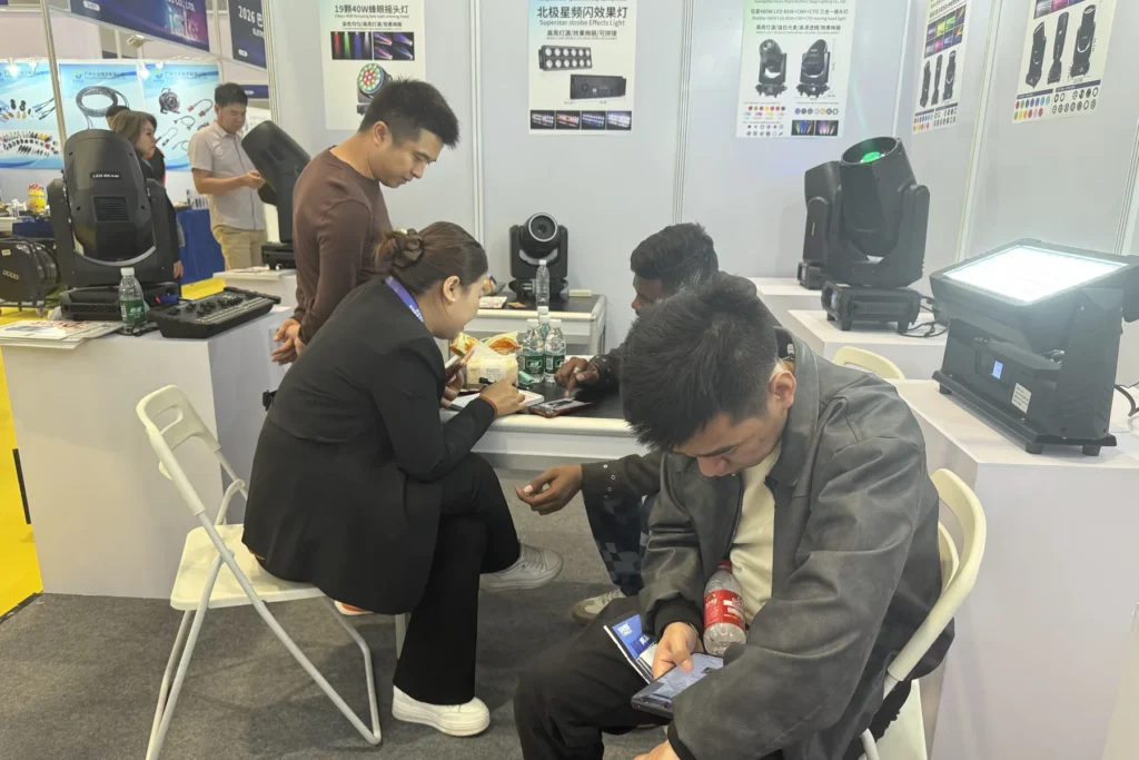 Product consultation at the WUYESTAGE stage lighting booth during the Shenzhen exhibition
