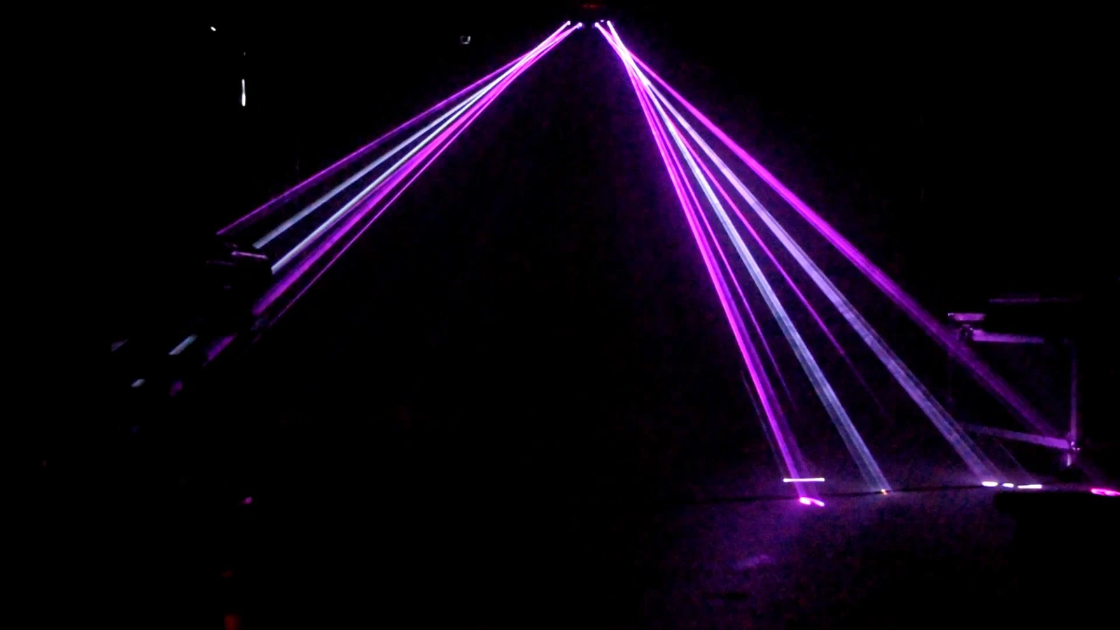 RG-728 purple and white fan-shaped laser demonstration