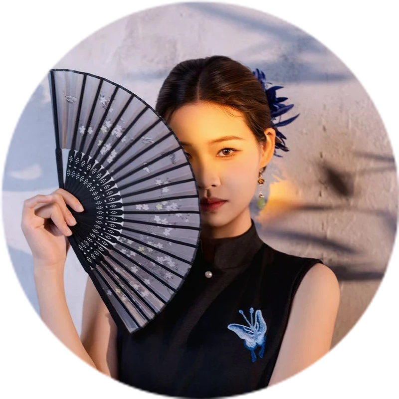 Portrait of Vivi from the WUYESTAGE sales team